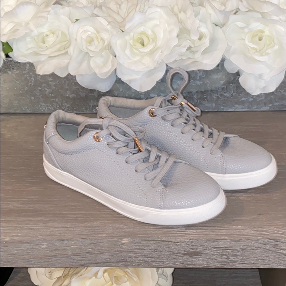 Topshop never worn curly sneaker